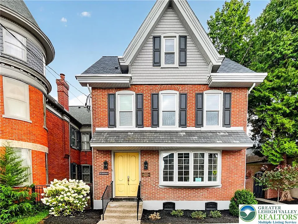 411 Main St #2