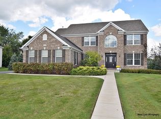 40W908 Fox Creek Dr, St Charles, IL 60175