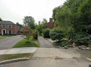 272 La Salle Pl, Grosse Pointe Farms, MI 48236