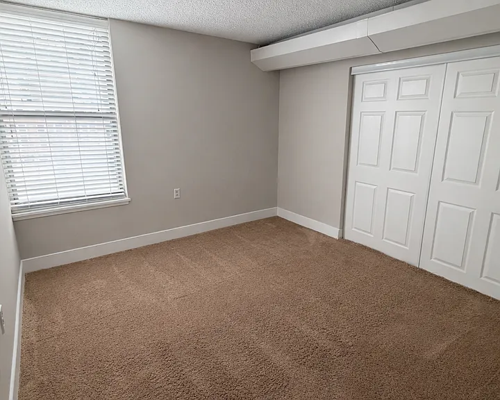 Monroe Park Towers Apartments — Photo 9
