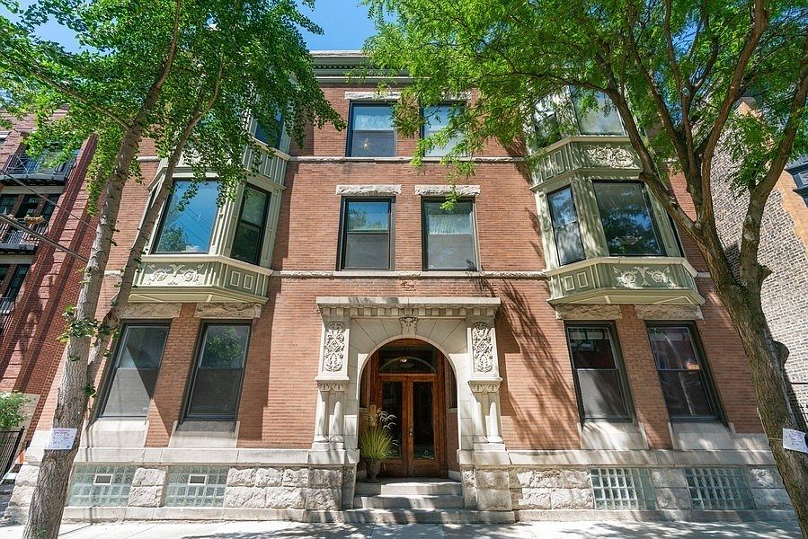 1st image of 810 W Buckingham Pl APT 3W