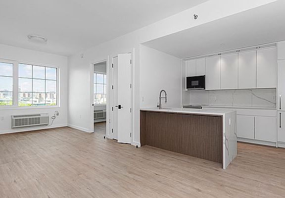 3rd image of 101 Bruckner Blvd #1Z