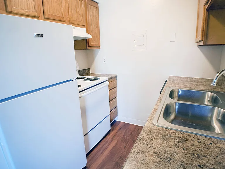 Crown Crossing Apartments — Photo 38