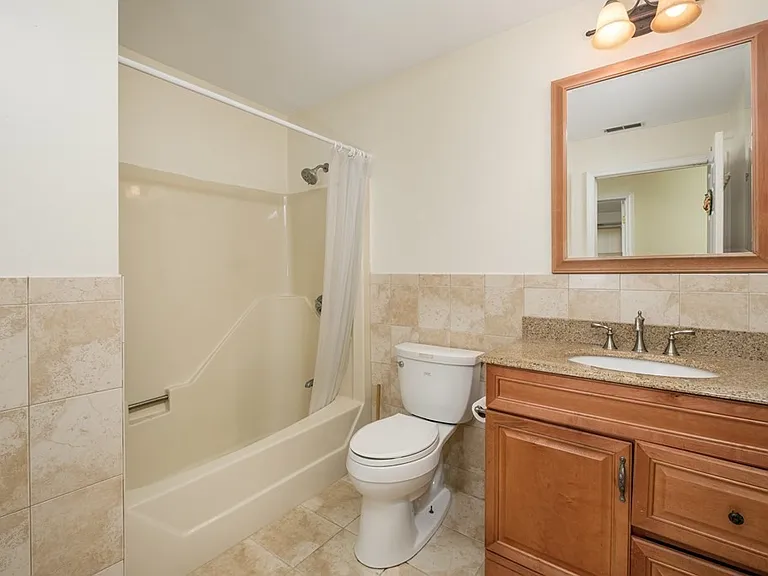 49 Washington St #2 — Photo 5