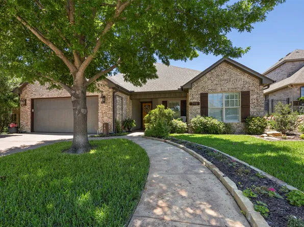 7416 Green Links Dr, Benbrook, TX 76126