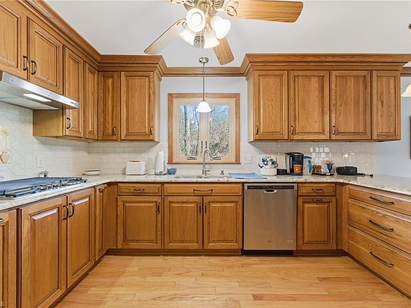 4th image of 812 Wood Dale Dr