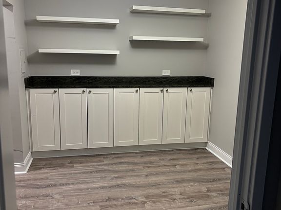 3rd image of 212 Shorewood Dr APT 2A