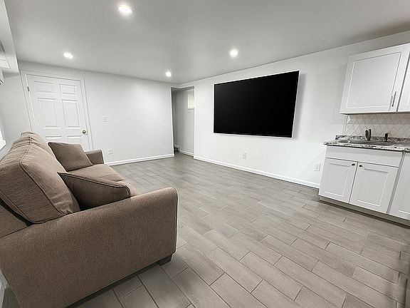 This room has been virtually staged.