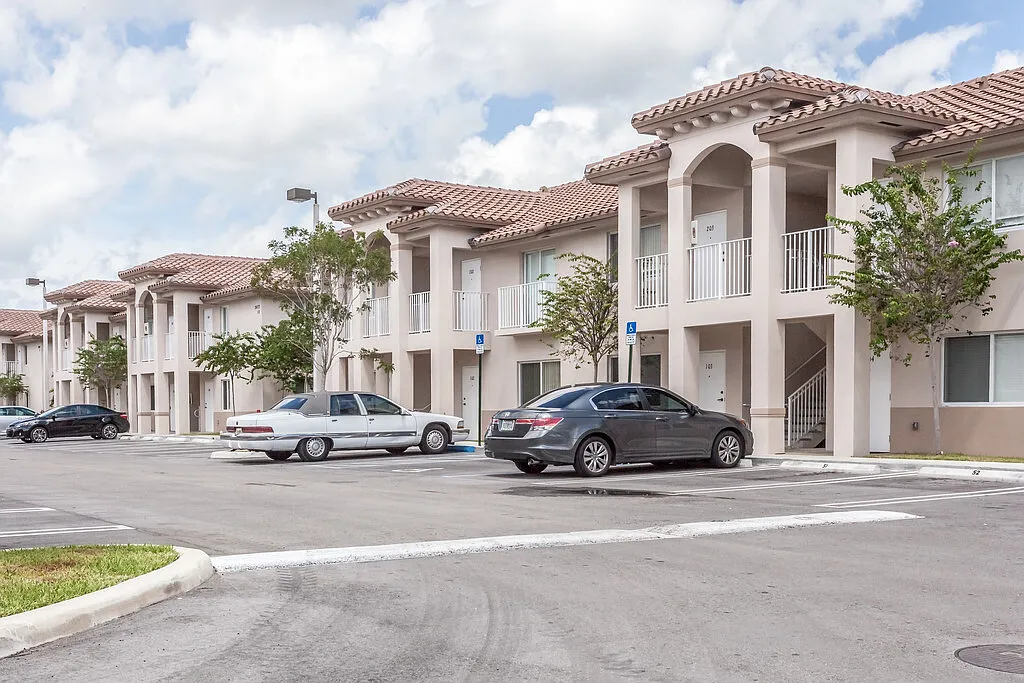 Palm West Apartment Holdings, LLC — Photo 3