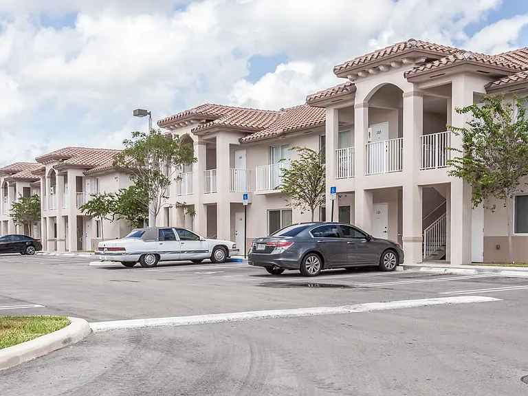 Palm West Apartment Holdings, LLC — Photo 3