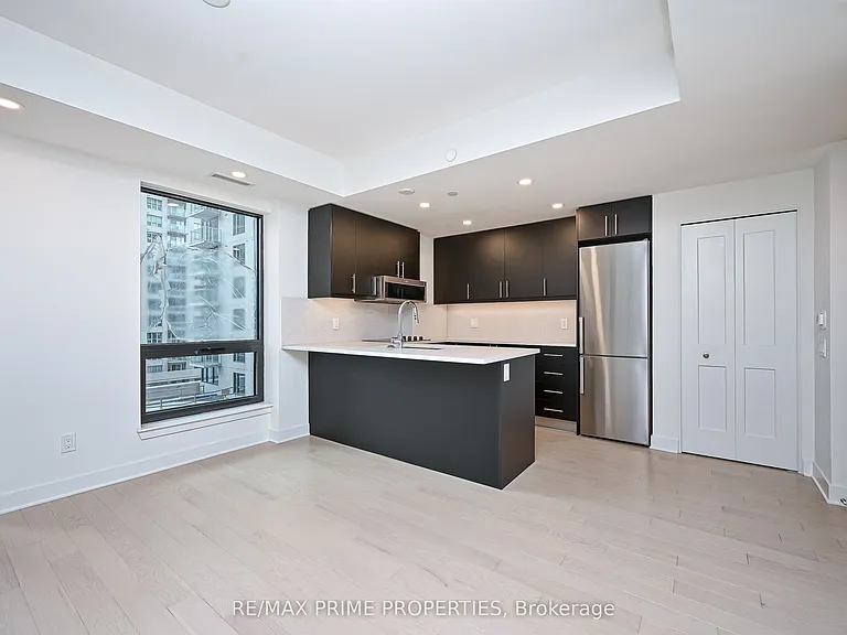 180 George St #508 — Photo 8