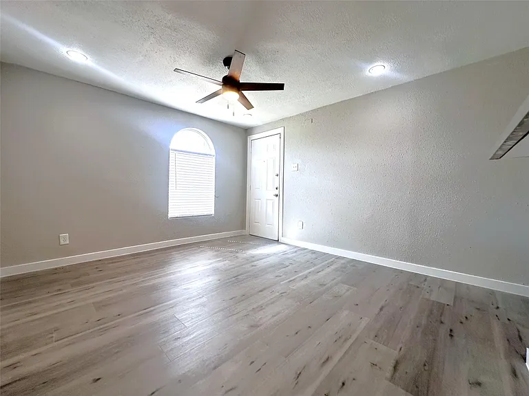 3214 Hutchins St #2 — Photo 2
