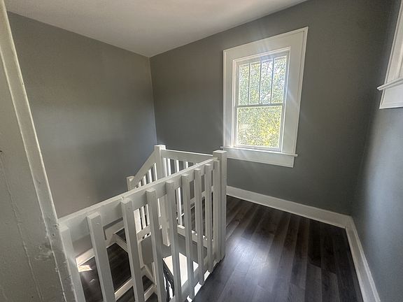 2nd image of 2266 1/2 Warren St