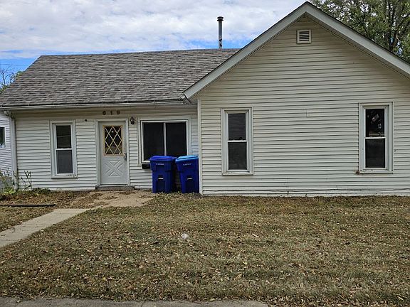 3rd image of 619 1st St NE