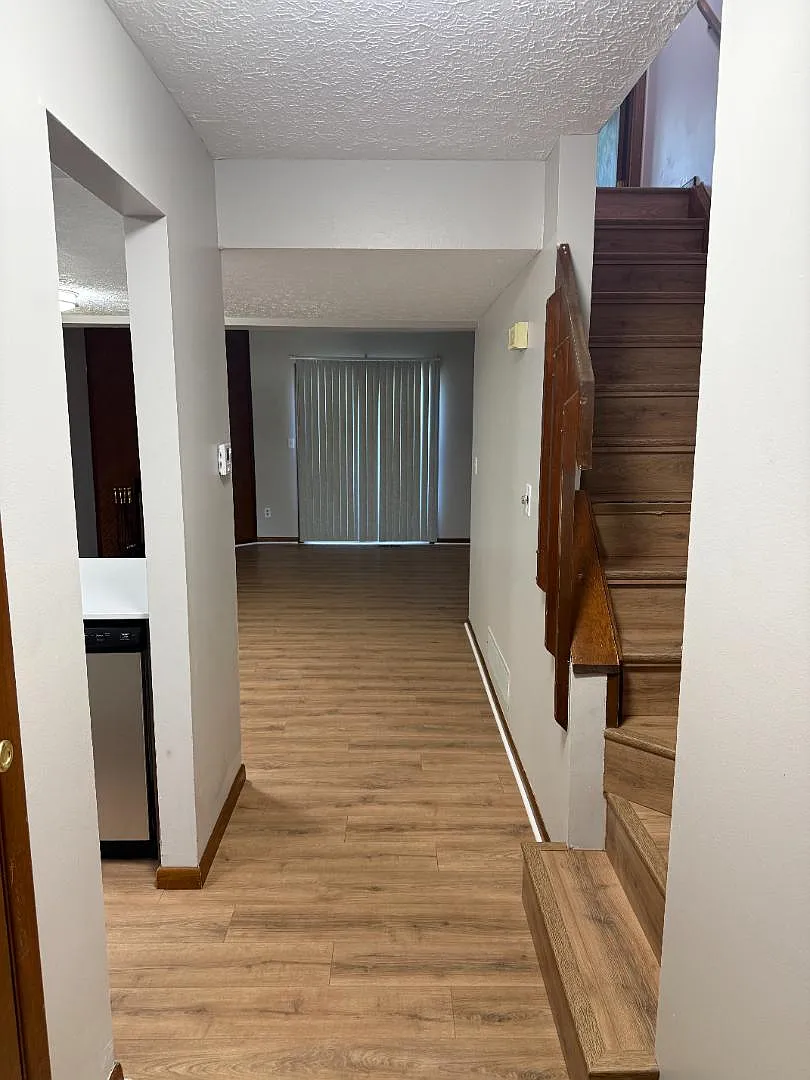 100 Oak Creek Ct - #5 — Photo 1