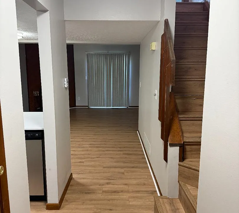 100 Oak Creek Ct #5