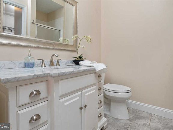 5th image of 2411 Applewood Ct