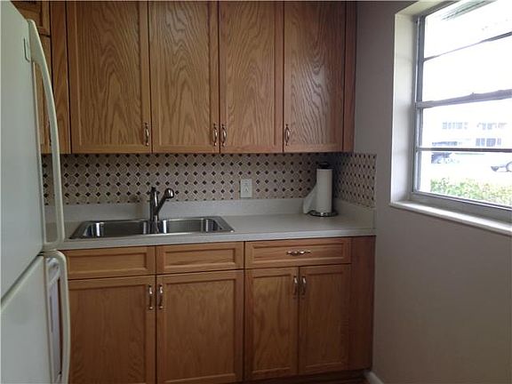 3rd image of 228 Sussex L #228
