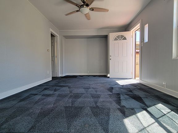 3rd image of 3105 1/2 Broadway Ave