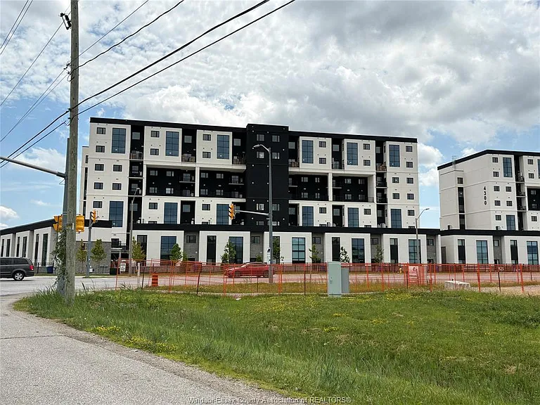 4300 Laurier Pkwy #618 — Photo 44
