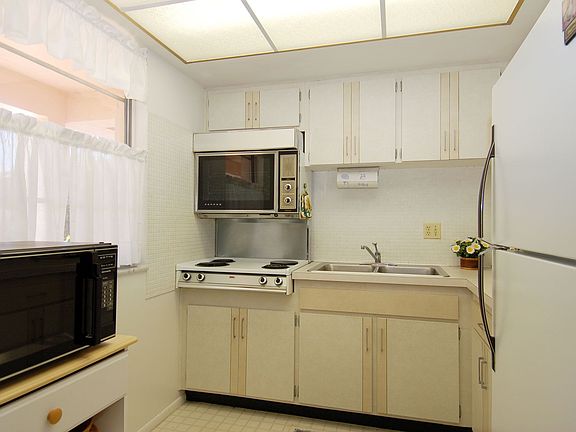 4th image of 4310 Falmouth Dr Unit A105