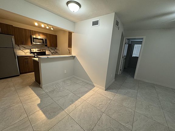 3rd image of 7961 Gladiolus Dr APT 103