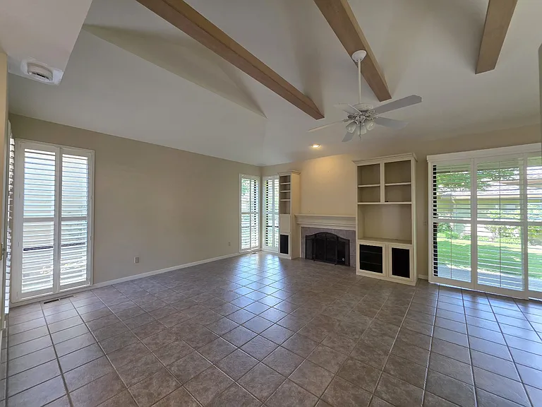 2406 Central Park Dr — Photo 5