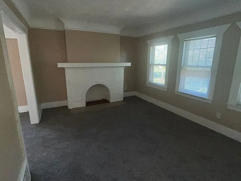 2645 W Grand St — Photo 2