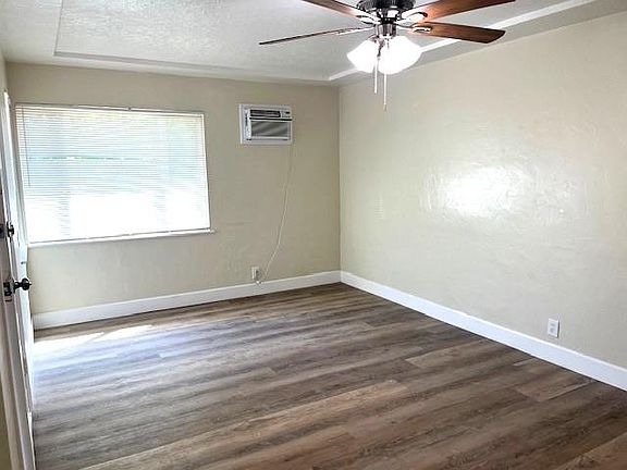 3rd image of 214 E Linden Ave