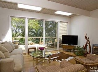 88 Ridge Rd, Fairfax, CA 94930