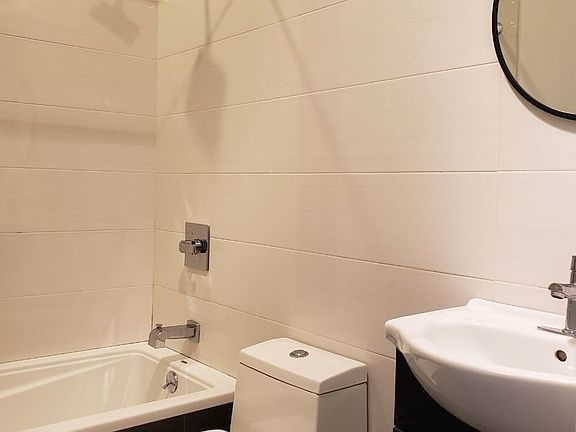 5th image of 633 Willoughby Ave #2F