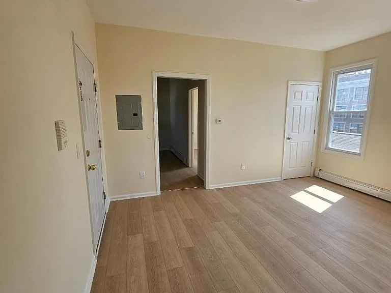 372 Bergen St — Photo 11