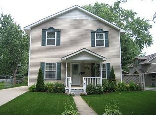 922 Roselawn Dr, Rochester, MI 48307