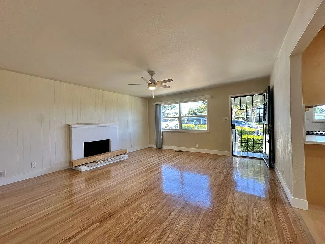3 bed, 1.0 bath, 1100 sqft, $3,624 — Photo 3