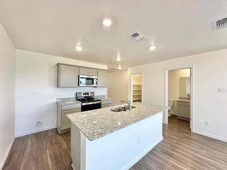 5913 Betty Lou Dr — Photo 6