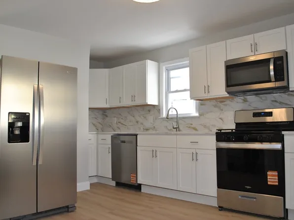 105 Sycamore St, New Bedford, MA 02740