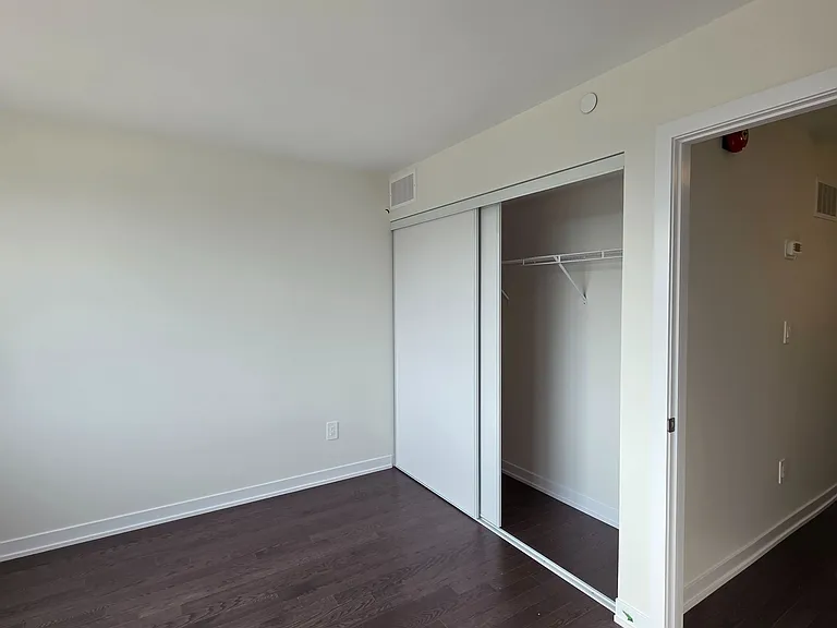 28 Green Gardens Blvd — Photo 18