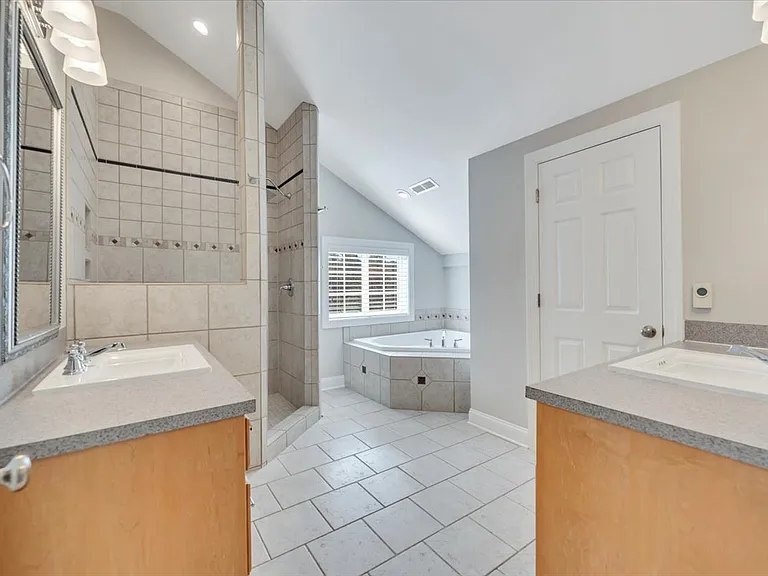 1180 Longfield Rd — Photo 73