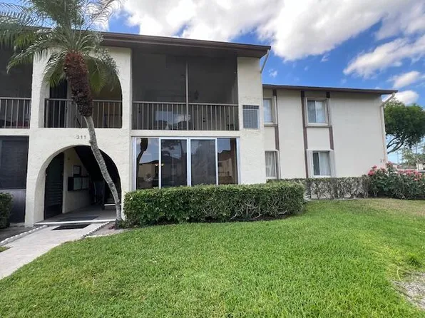 311 Knotty Pine Circle #D1, Greenacres, FL 33463