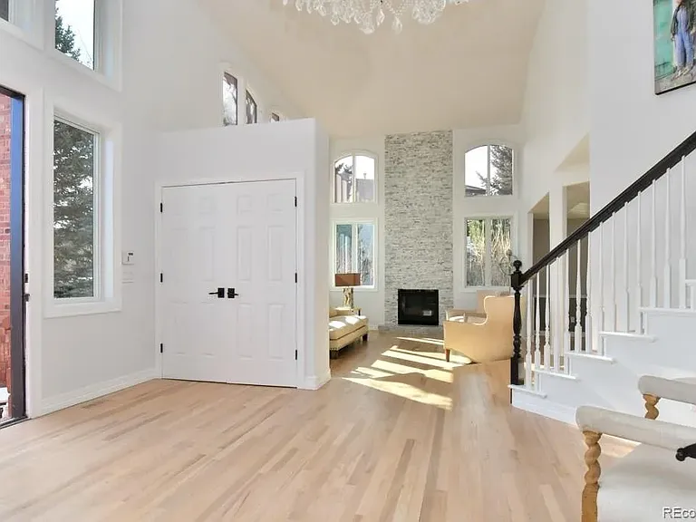 68 Glenmoor Dr — Photo 2