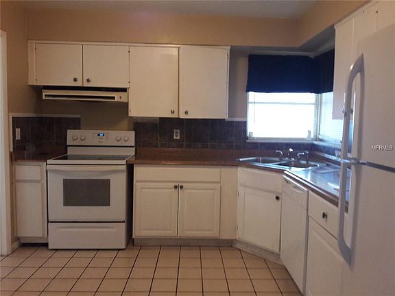 3rd image of 1060 Wakefield Cir