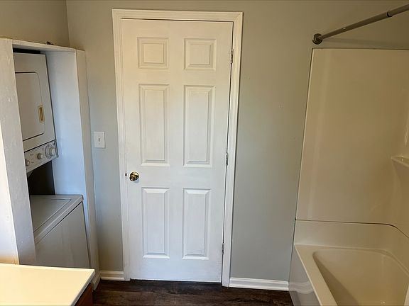 2nd image of 702 E Joliet St