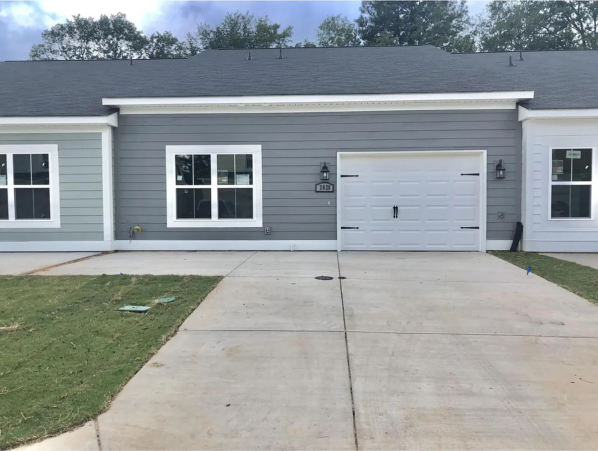 Building Photo - 3020 Stanhope Dr