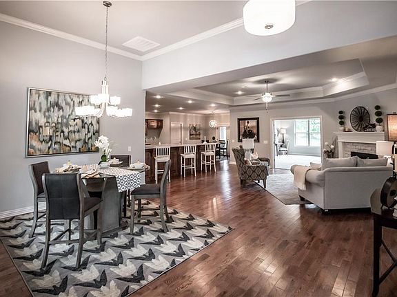 3rd image of 1302 Glory Cir