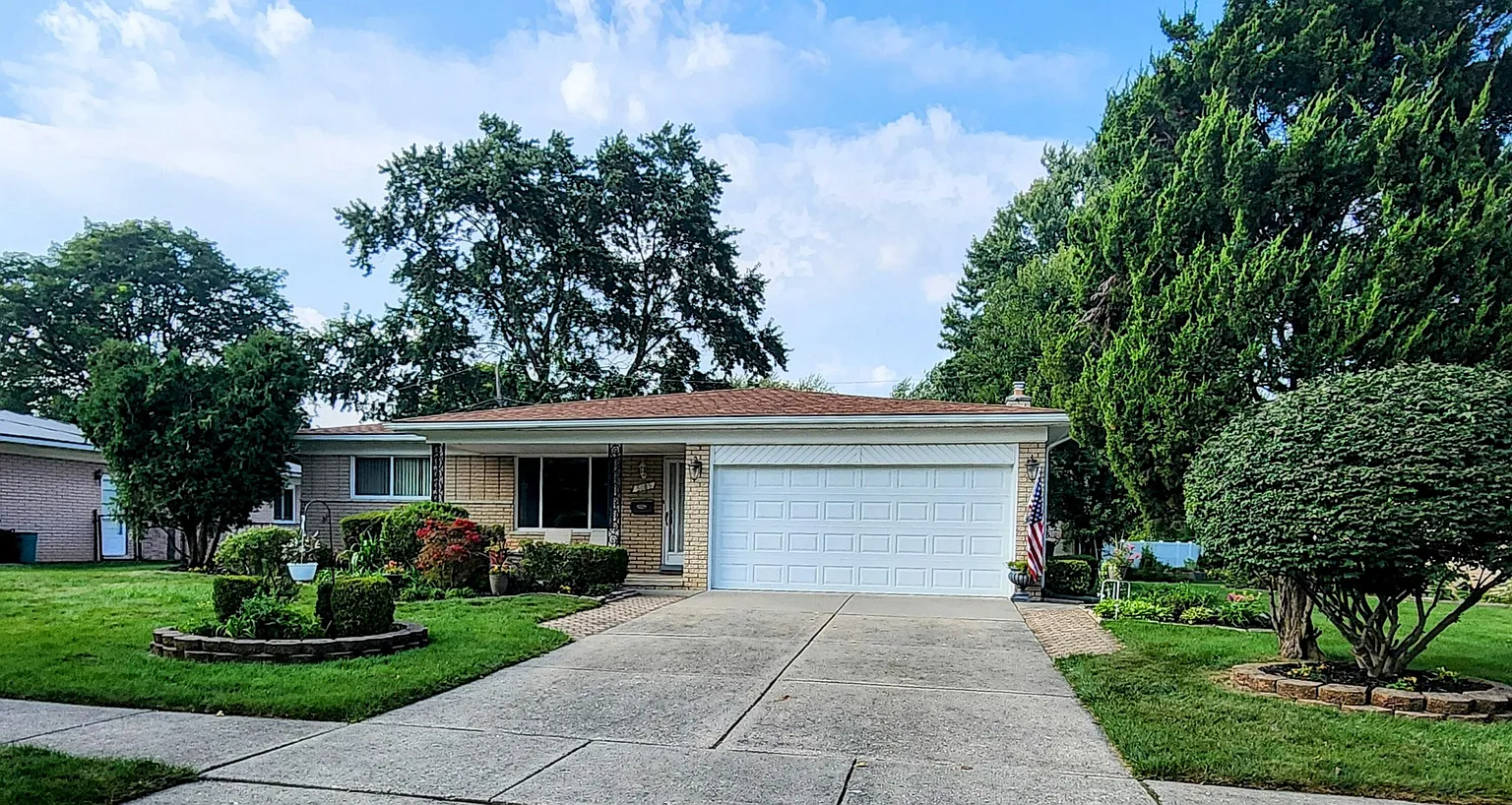 5085 Babbit Dr photo 1