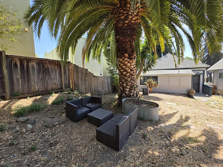 3139 Harrison St — Photo 34