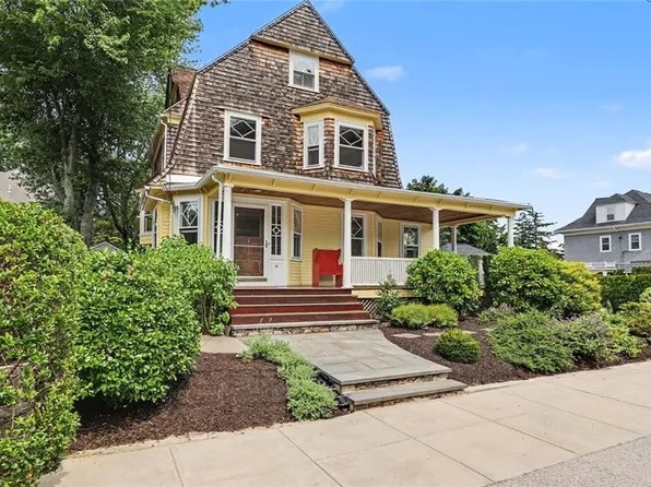 16 Hudson Pl, Cranston, RI 02905