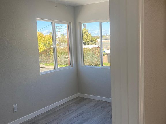 5th image of 2126 Osborn St