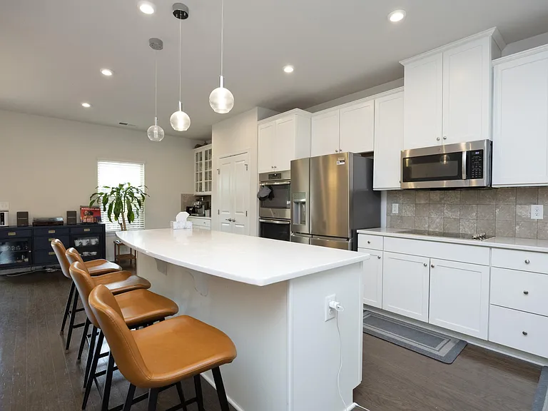 1021 Brownsmith Dr — Photo 3