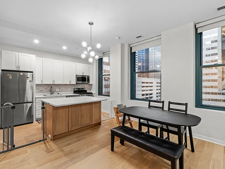 208 W Washington St #912 — Photo 1